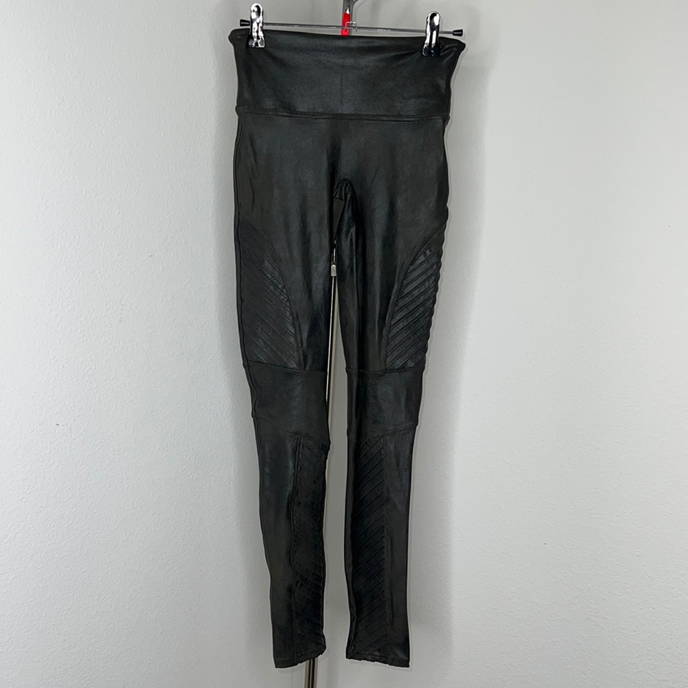 🔹 SPANX Moto Leather Look Leggings
